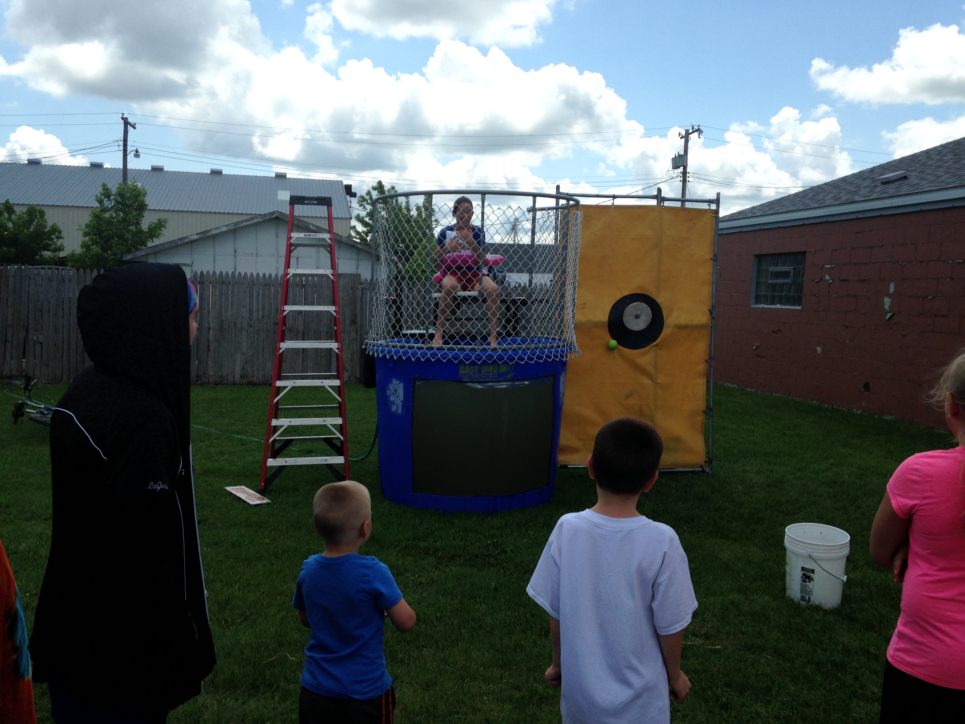 Dunk tank
